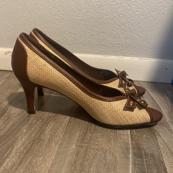 apt.9 Size 9 Brown and Tan Heels with Bows - Picture 5 of 5